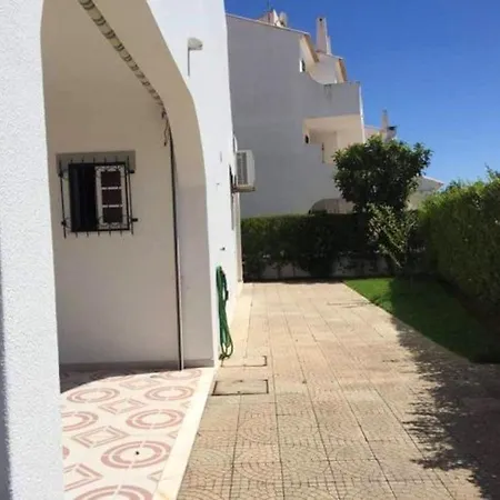 Hébergement de vacances Modern House In With Terrace And View