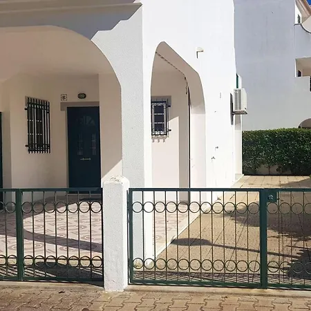 Modern House In With Terrace And View 別荘