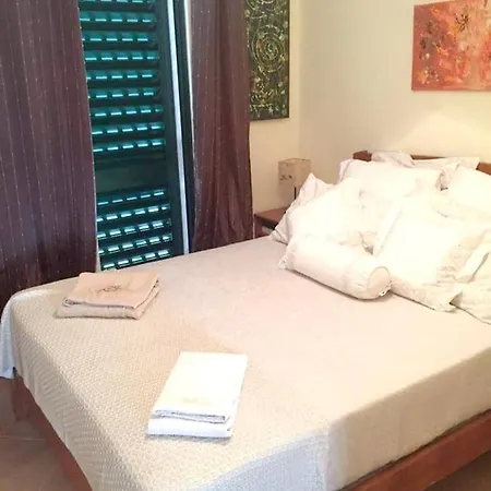 Modern House In With Terrace And View 別荘 アルチュラ